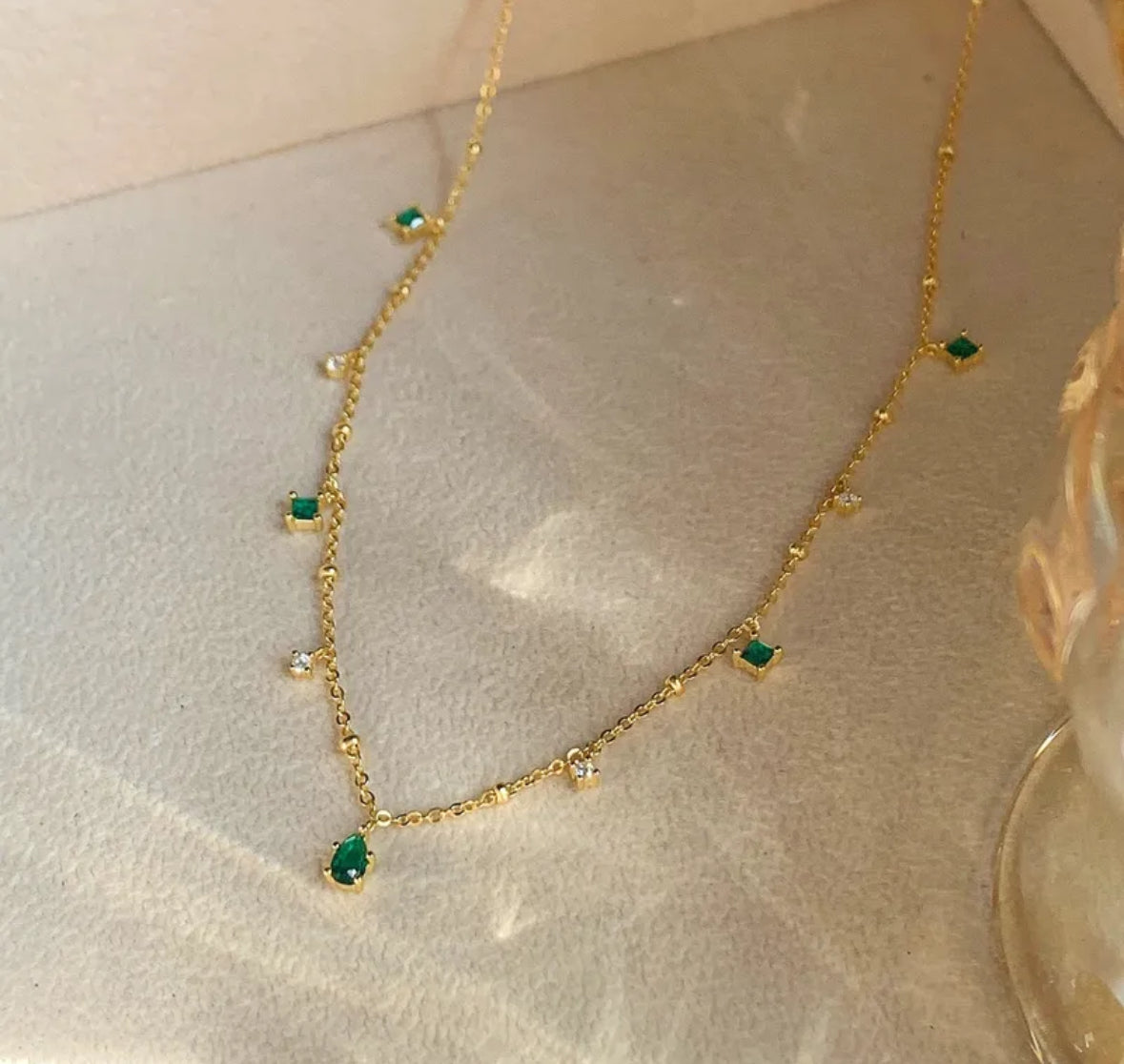 VELORA NECKLACE