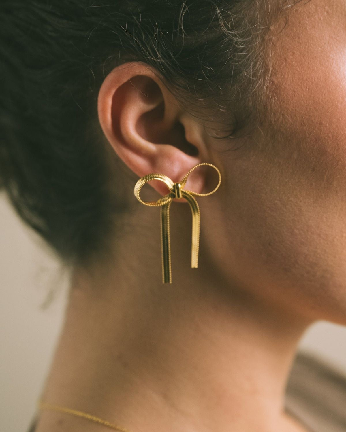 BOW EARRING
