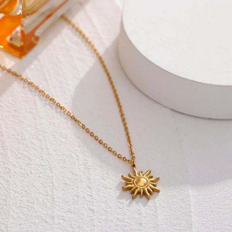 SOLICE NECKLACE