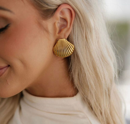 SHELL EARRING