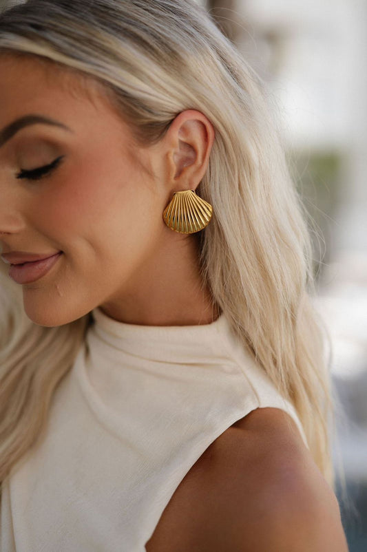 SHELL EARRING
