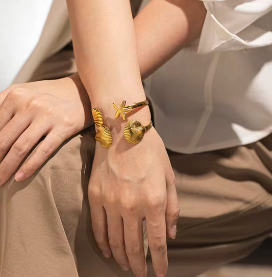 SHELL BRACELET
