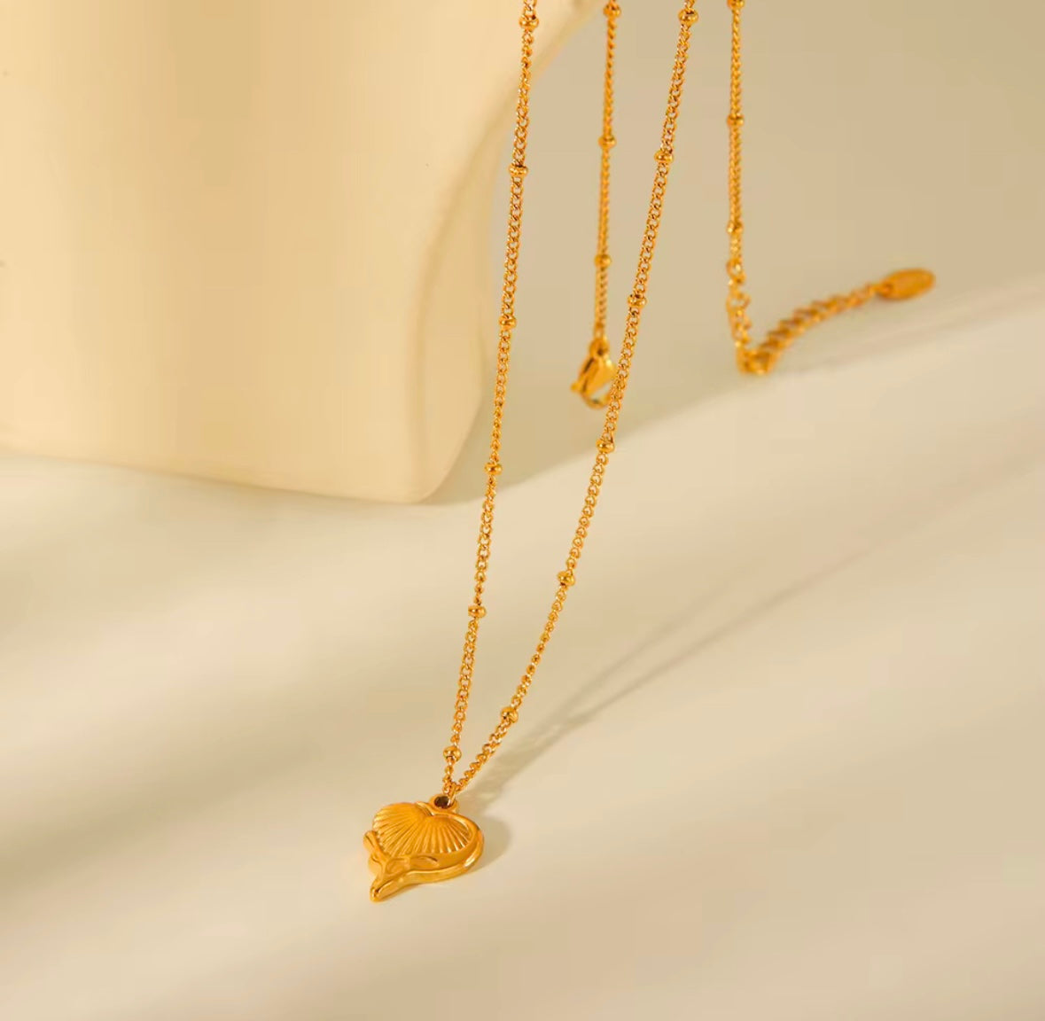 HEARTLA NECKLACE
