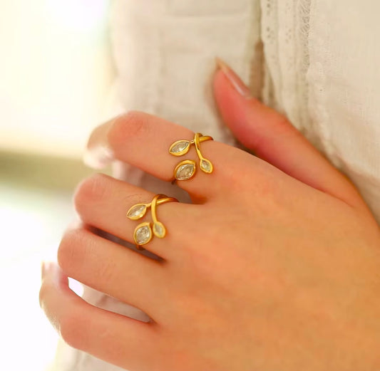 PETAL CHARM RING