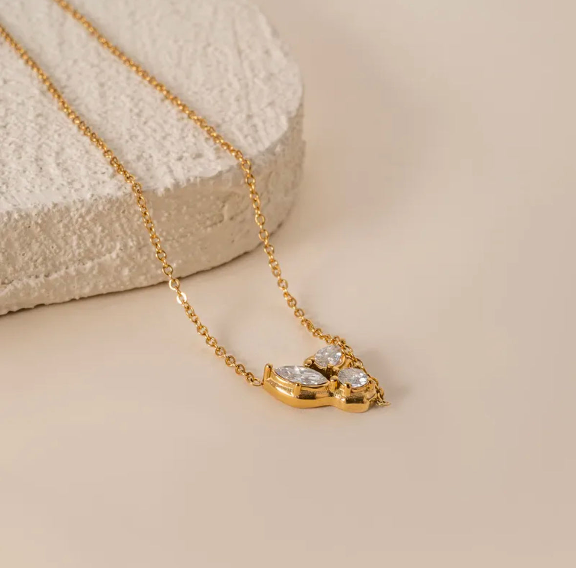 SOLRIA NECKLACE