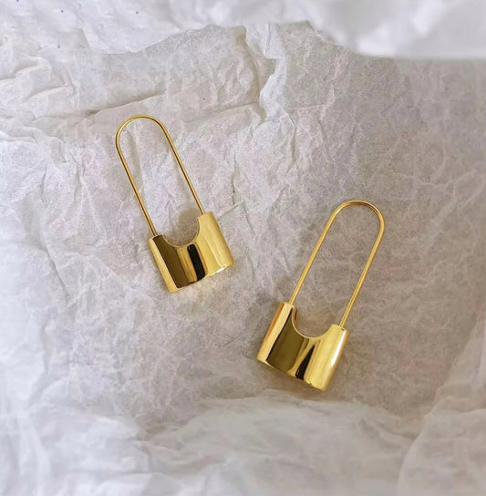 PIN EARRING