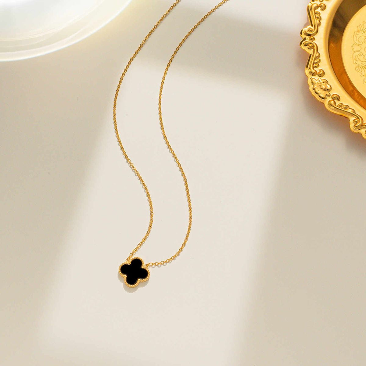 CLOVER NECKLACE