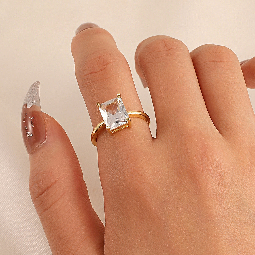 REGAL SQUARE RING