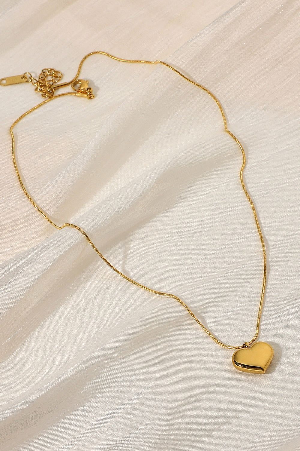 WINDOW HEART NECKLACE